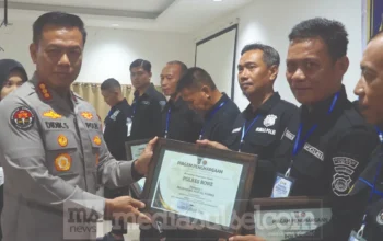 Kabid Humas Polda Sulsel Serahkan Penghargaan, Polres Bone Borong Lima Prestasi
