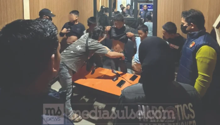 Sisir 2 Tempat Karaoke, Polres Pangkep Amankan 27 Botol Miras
