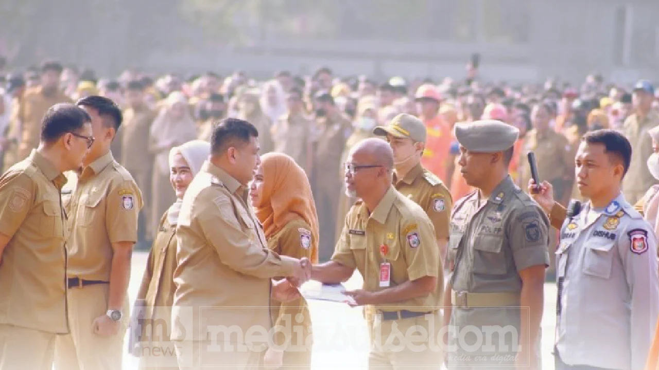 Sekretaris DPRD Makassar Hadiri Apel Kesiapan dan Penyerahan SK Perpanjangan PPPK Paruh Waktu 2 Wali Kota Makassar