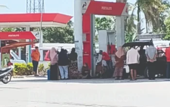 SPBU Kalukuang Jeneponto Diduga Dahulukan Pengisian Jerigen
