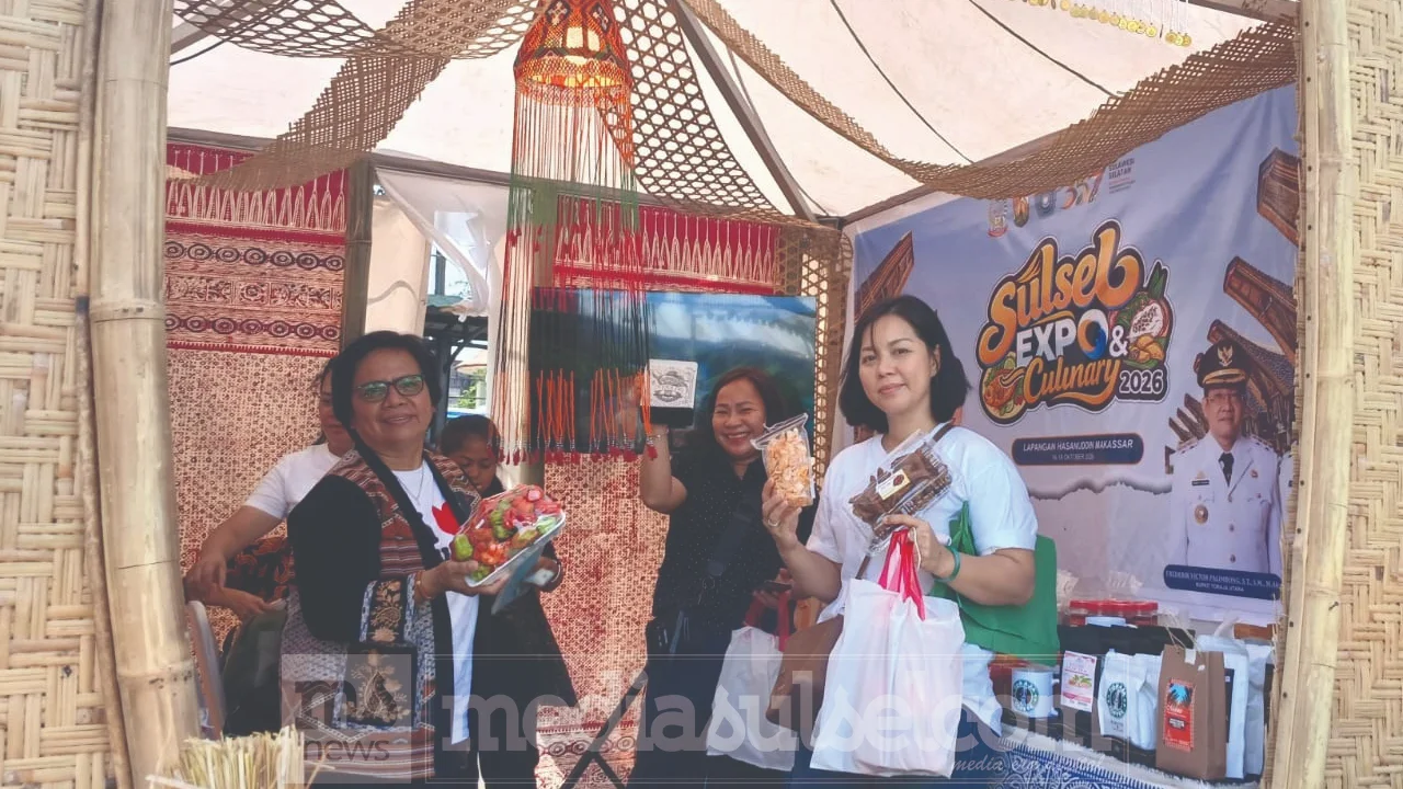 Dari Anyaman hingga Ukiran Bambu, Toraja Utara Angkat Kearifan Lokal di Sulsel Expo 2026 3 pengunjung stan