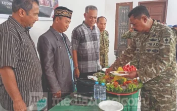 HUT TNI ke-81, Koramil Panakkukang-Manggala Gelar Makan Gratis Bersama Warga dan UMKM