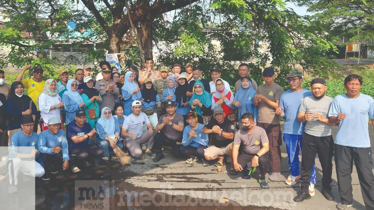 Polsek Manggala Bersihkan Drainase Kanal Bitowa, Antisipasi Genangan dan Banjir 2 program Green Policing